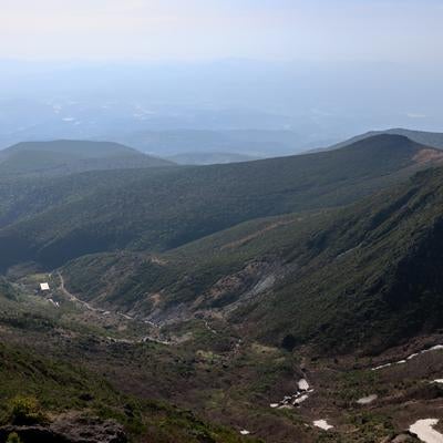 安達太良山の新緑が広がる眺望の美の写真