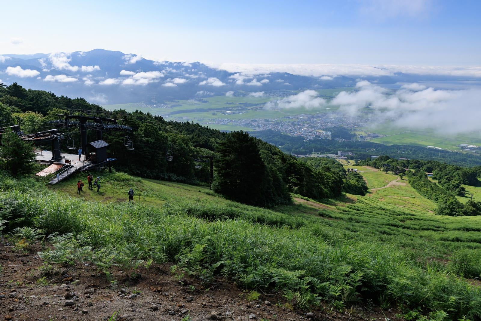 「眼下に広がる絶景と磐梯山猪苗代登山口からのリフト」の写真
