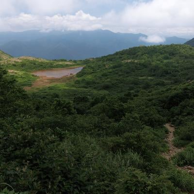 磐梯山猪苗代登山口の神秘的なトレイルの写真