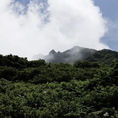 雲が奏でる磐梯山の詩、猪苗代登山口の景観の写真