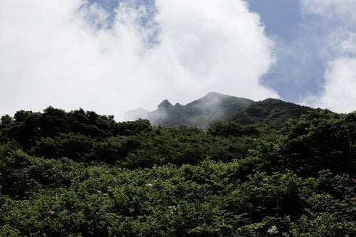 雲が奏でる磐梯山の詩、猪苗代登山口の景観の写真
