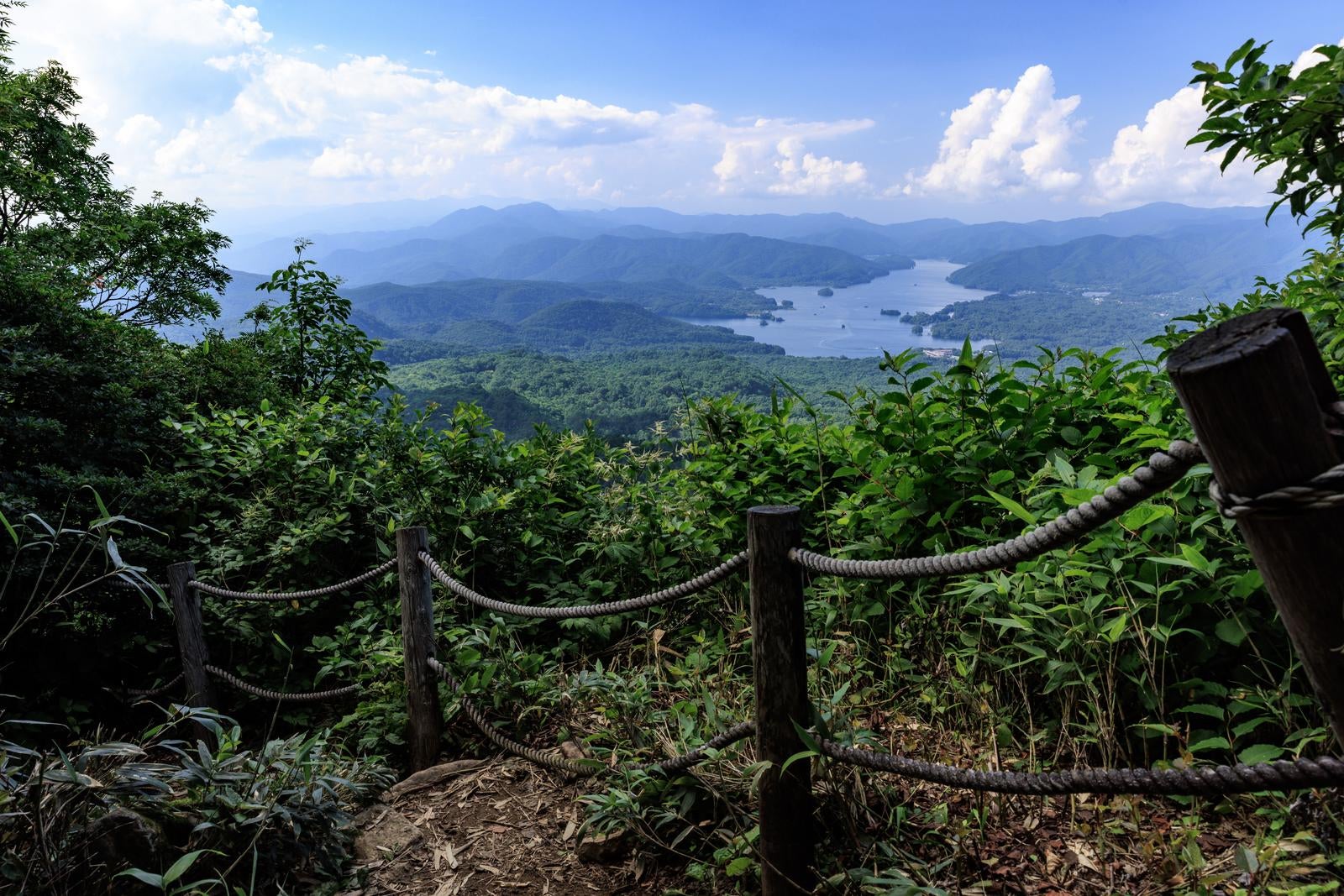 「磐梯町八方台登山口からの登山コースで見る景色」の写真