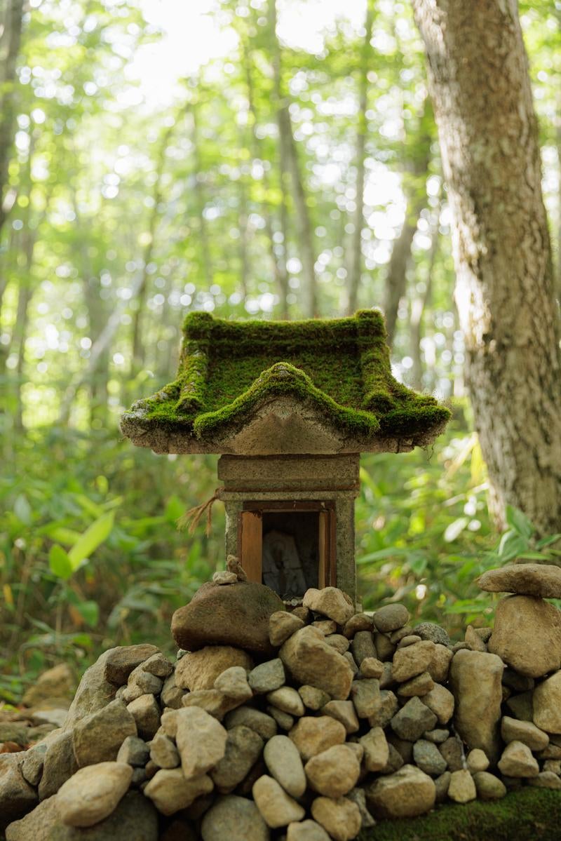 「磐梯山の小さな祠」の写真