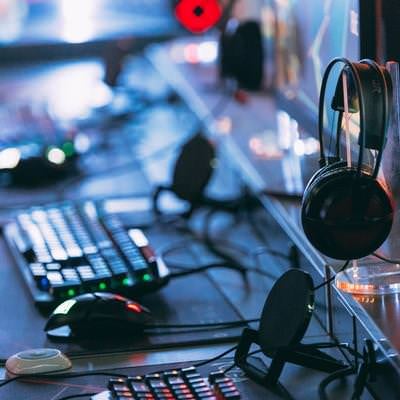 勝利して思わずガッツポーズが出たプロゲーマー - ストリートファイターＶの写真
