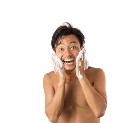 男の洗顔の写真