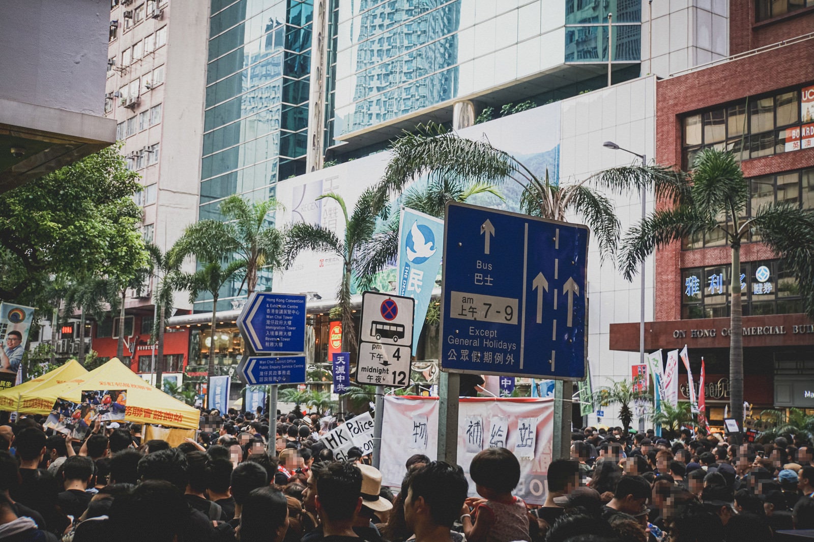 「人であふれる香港反送中デモの様子」の写真