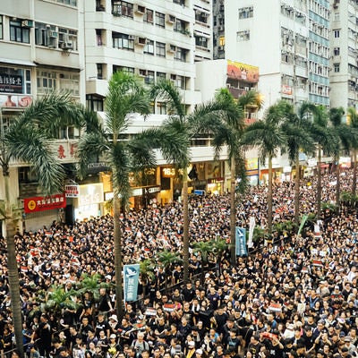 数百万人の大規模デモ（香港）の様子の写真