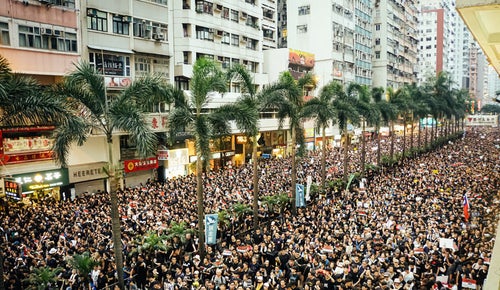 数百万人の大規模デモ（香港）の様子の写真