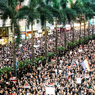 数キロにも及ぶデモ隊（香港デモ）の写真