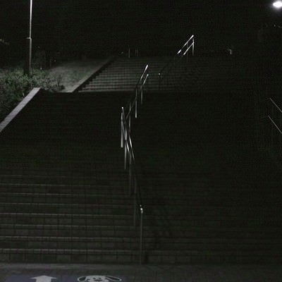 公園の階段（深夜）の写真