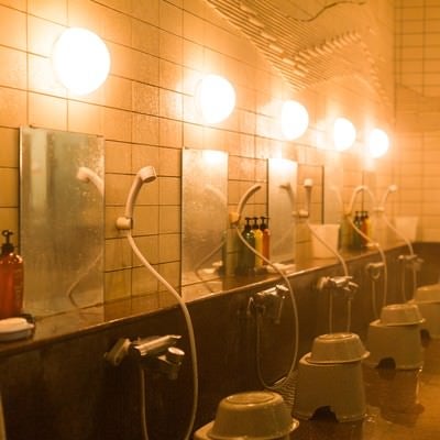 浴場（鏡とシャワー）の写真