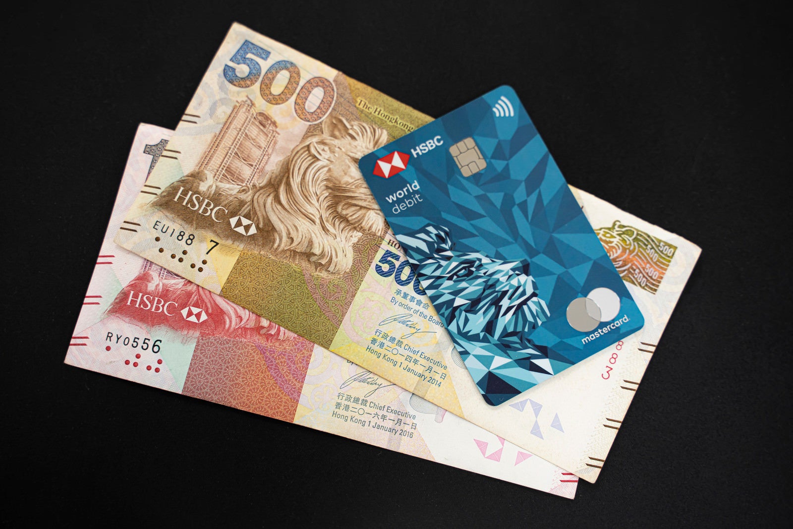 「香港ドルとデビットカード」の写真