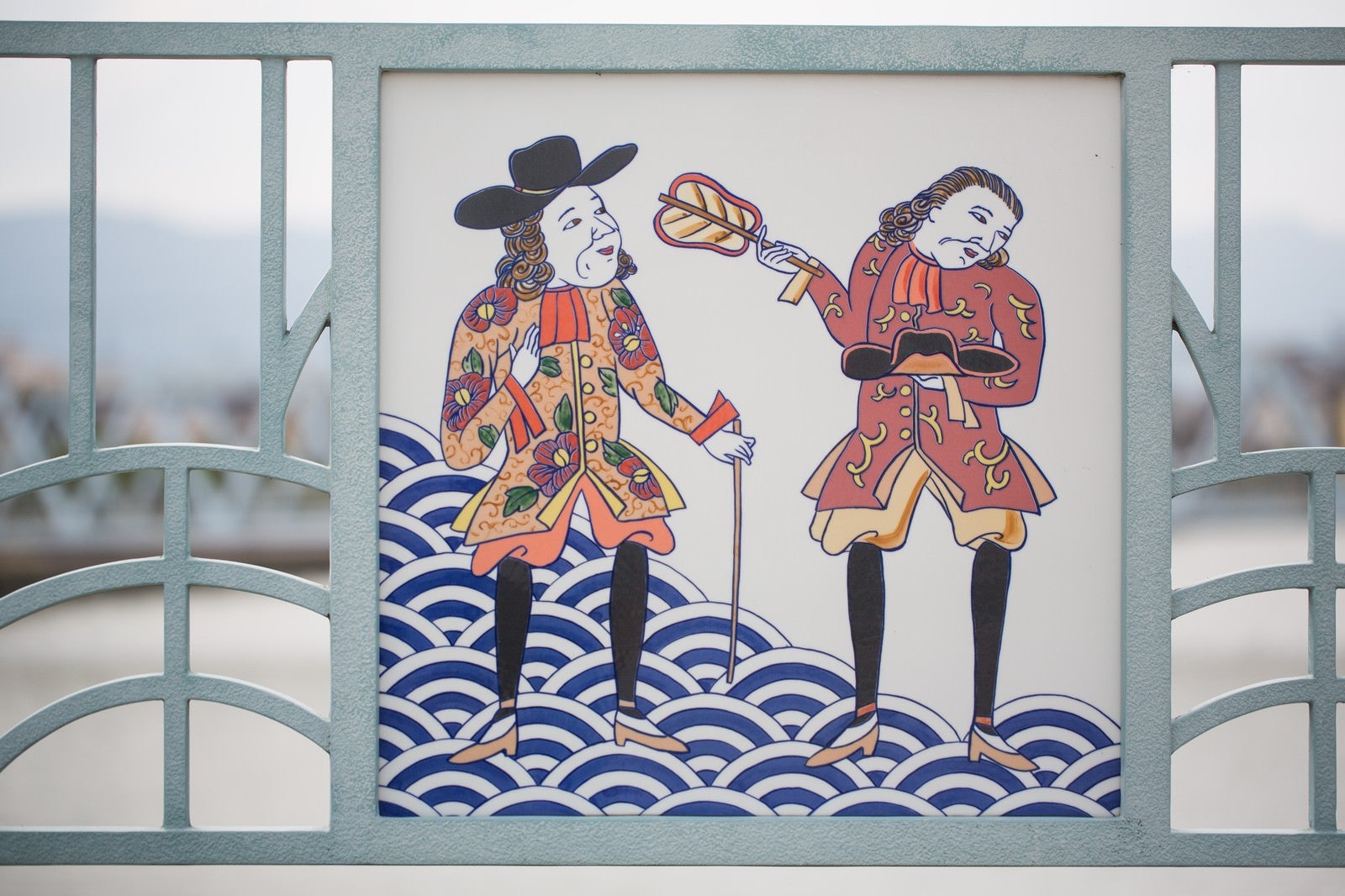 「伊万里市相生橋に描かれた外交（オランダ）の絵」の写真
