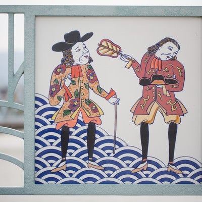 伊万里市相生橋に描かれた外交（オランダ）の絵の写真