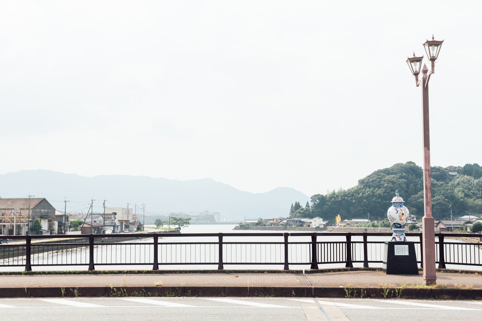 「伊萬里津大橋と大壷」の写真