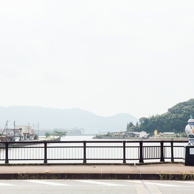 伊萬里津大橋と大壷の写真