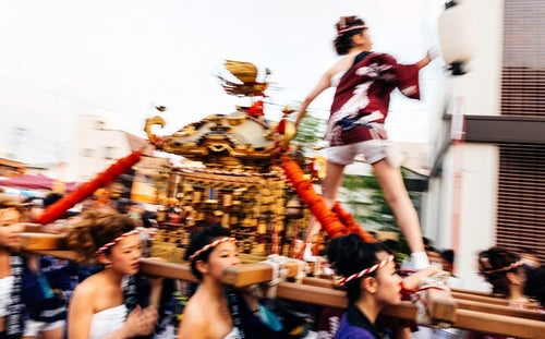 伊万里市、「どっちゃん祭り」の女神輿の迫力の写真