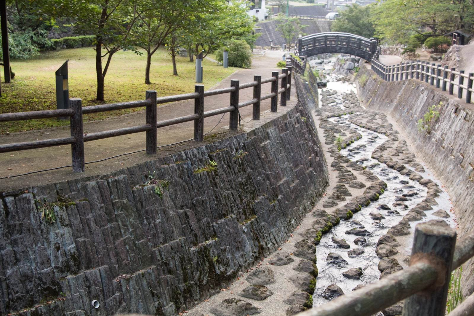 「佐賀県伊万里市の大川内山の側を流れる伊万里川」の写真