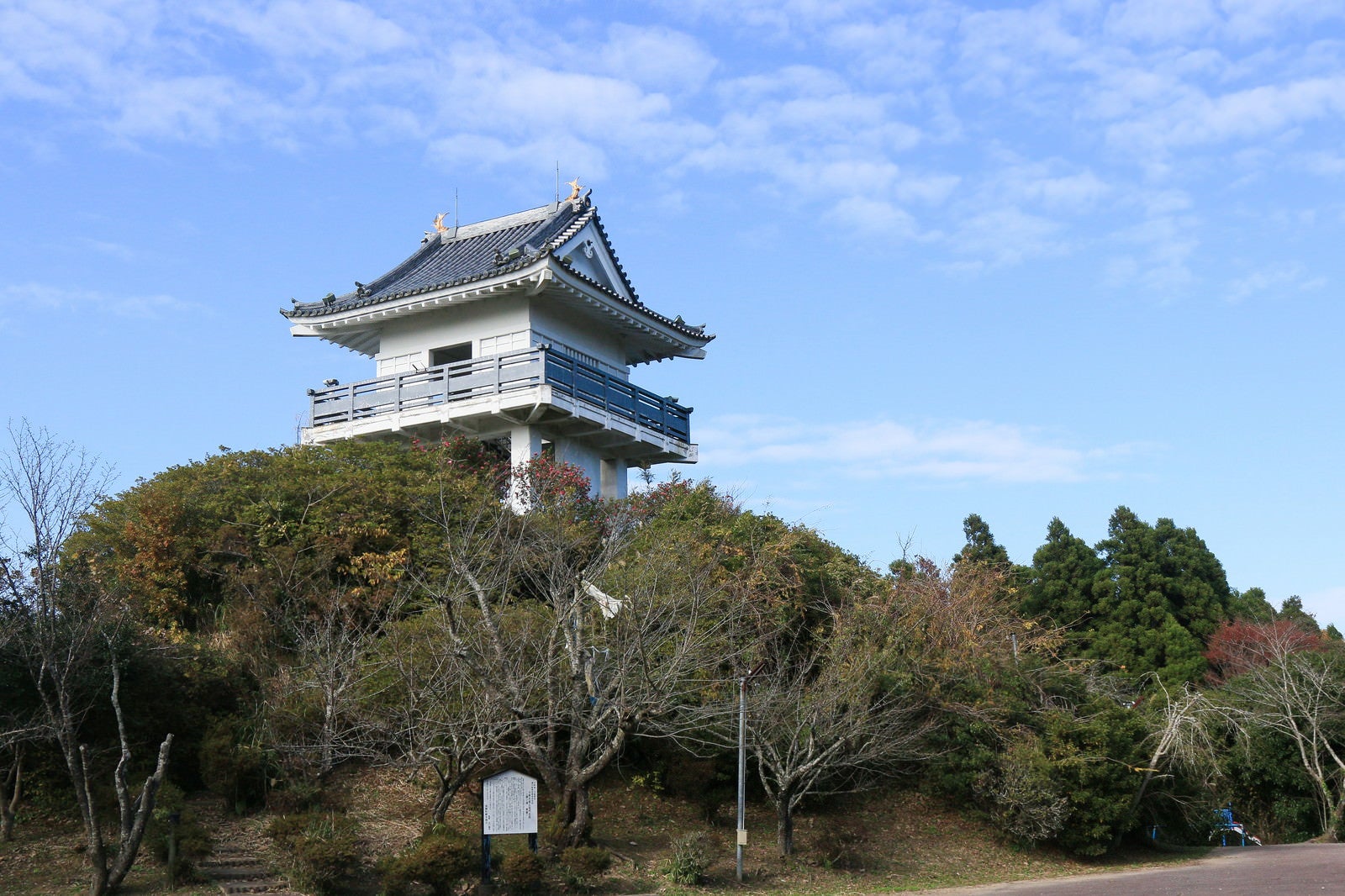 「万木城跡公園の展望台」の写真
