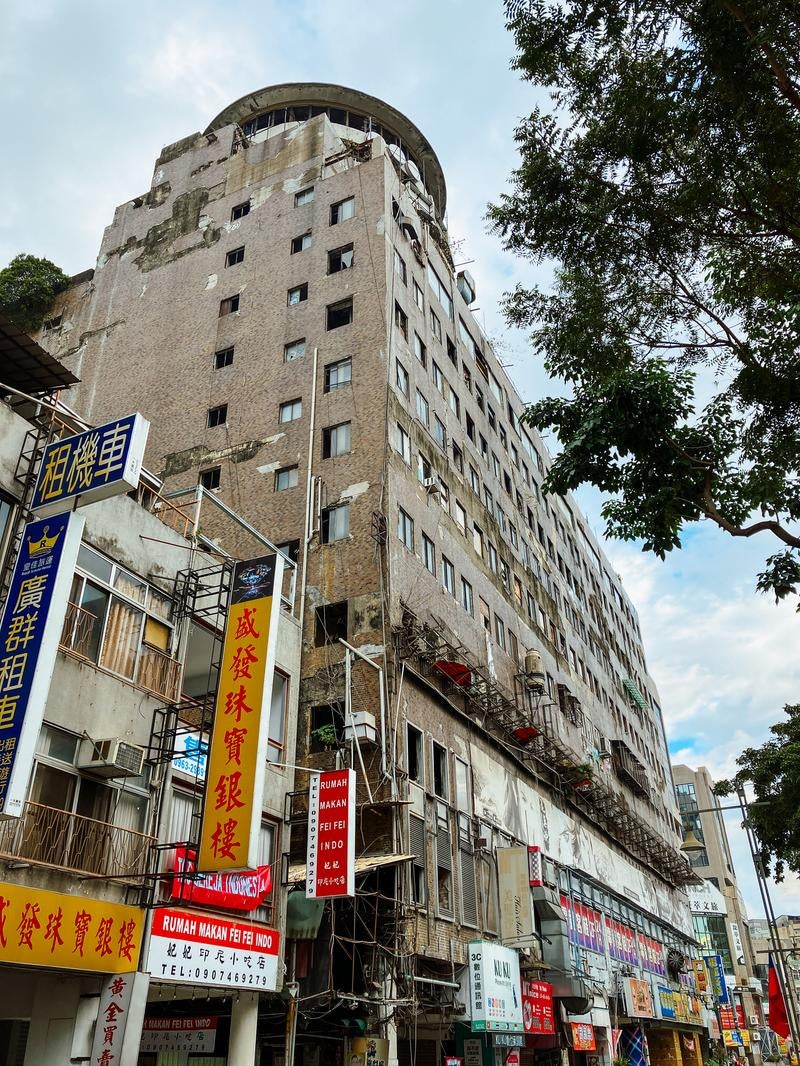 台湾の雑居ビルの写真