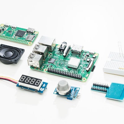 Raspberry Pi(ラズベリーパイ)とIoT電子部品の写真