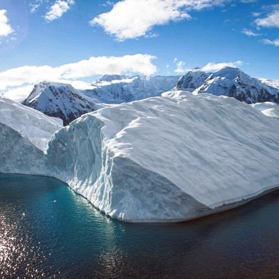 南極の氷の島の写真