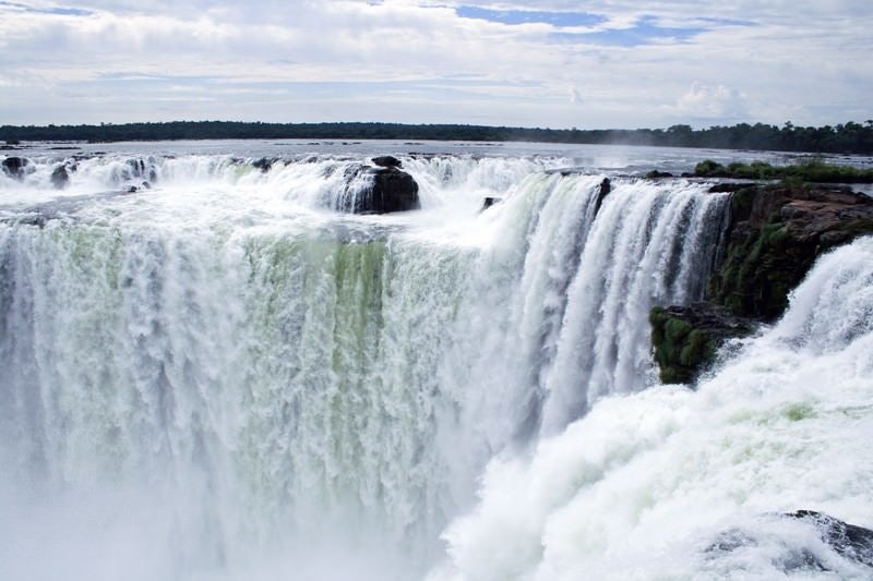 ブラジルの「イグアスの滝」の写真