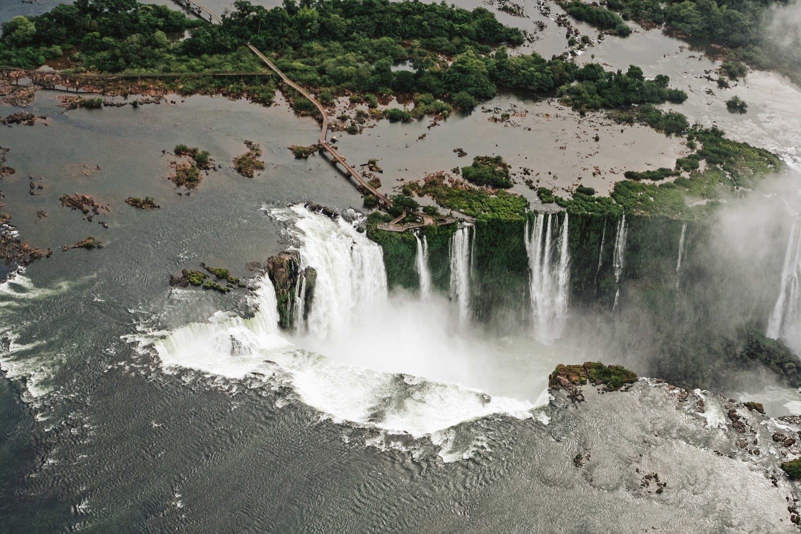「世界遺産のイグアスの滝（ブラジル）」の写真