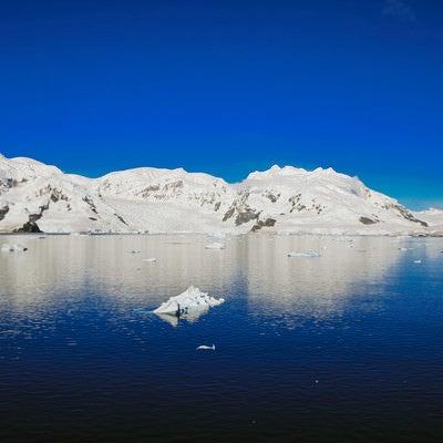 快晴の南極大陸の写真