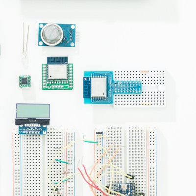 Raspberry Piなどの小型電子部品の写真