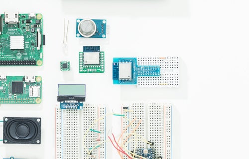 Raspberry Piなどの小型電子部品の写真