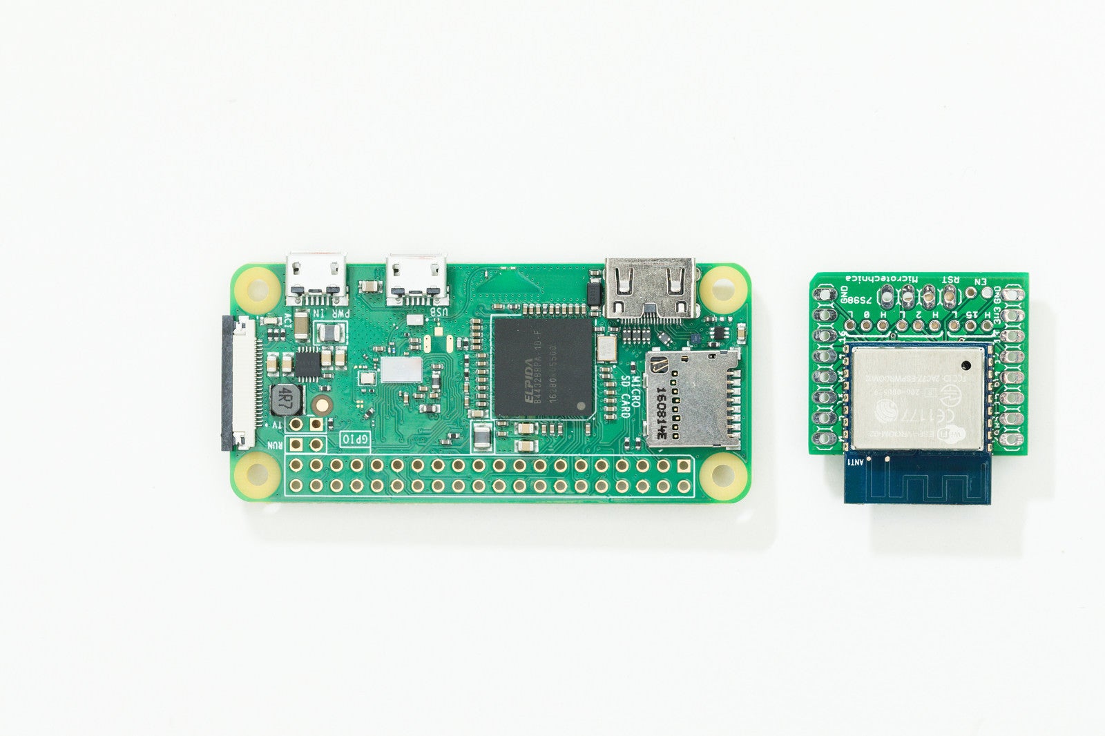「Raspberry Pi Zero WとWi-Fiモジュール」の写真