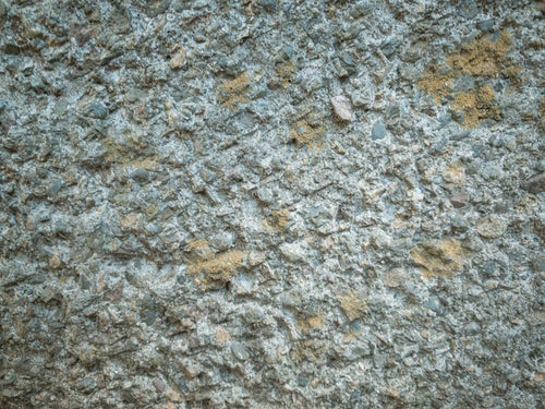 所々に土が付着するコンクリートの壁（テクスチャ）の写真