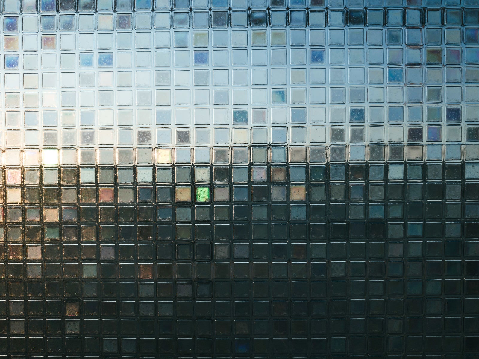 「カラフルな四角形の窓ガラス（テクスチャー）」の写真