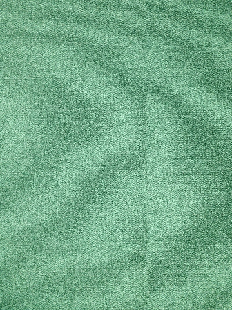 「グリーンのタイルカーペット（テクスチャー）」の写真