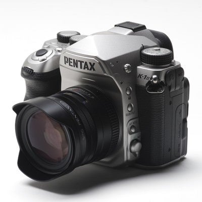 PENTAX K-1MarkⅡ（silver）に FA 31mmF1.8 AL Limited レンズ（black）を装着の写真