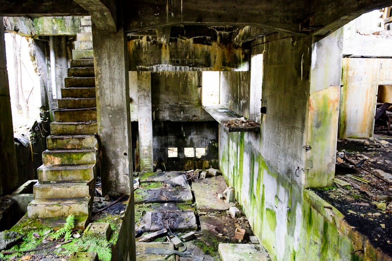 炭鉱施設の廃墟の写真