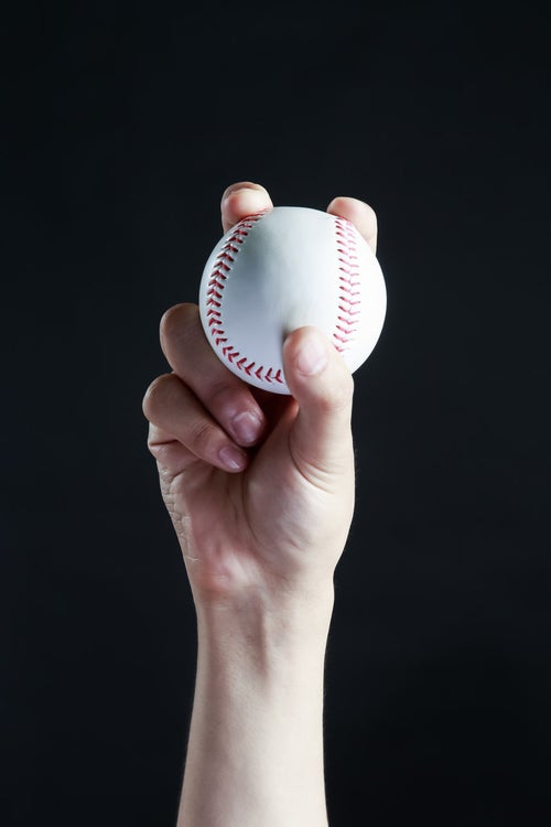 ストレートの握り方（野球）の写真