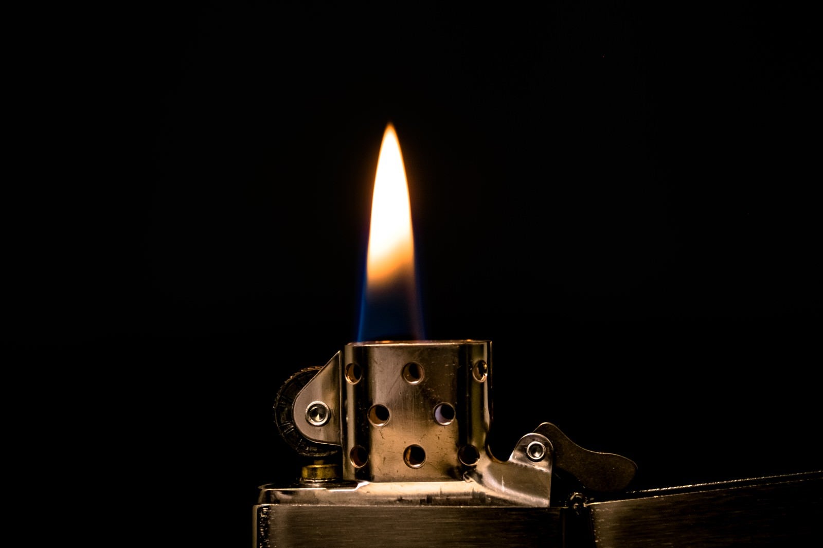 「オイルライターの炎」の写真