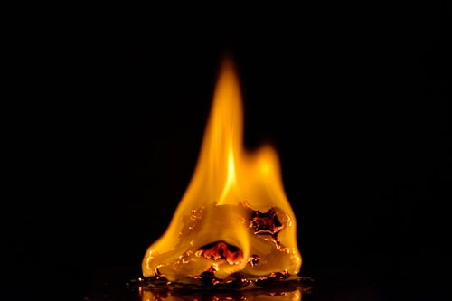 メラメラと燃える炎の写真