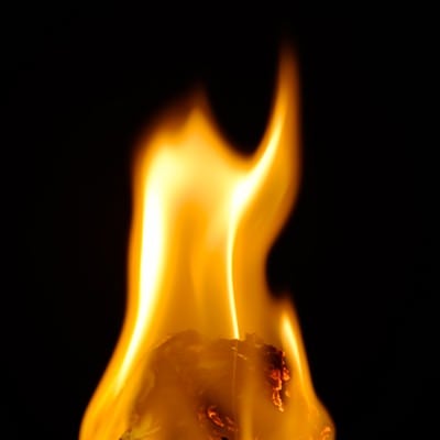 揺れる炎の写真