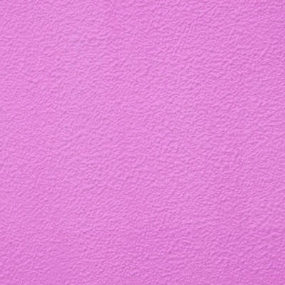 濃いピンク色にペイントした壁の写真