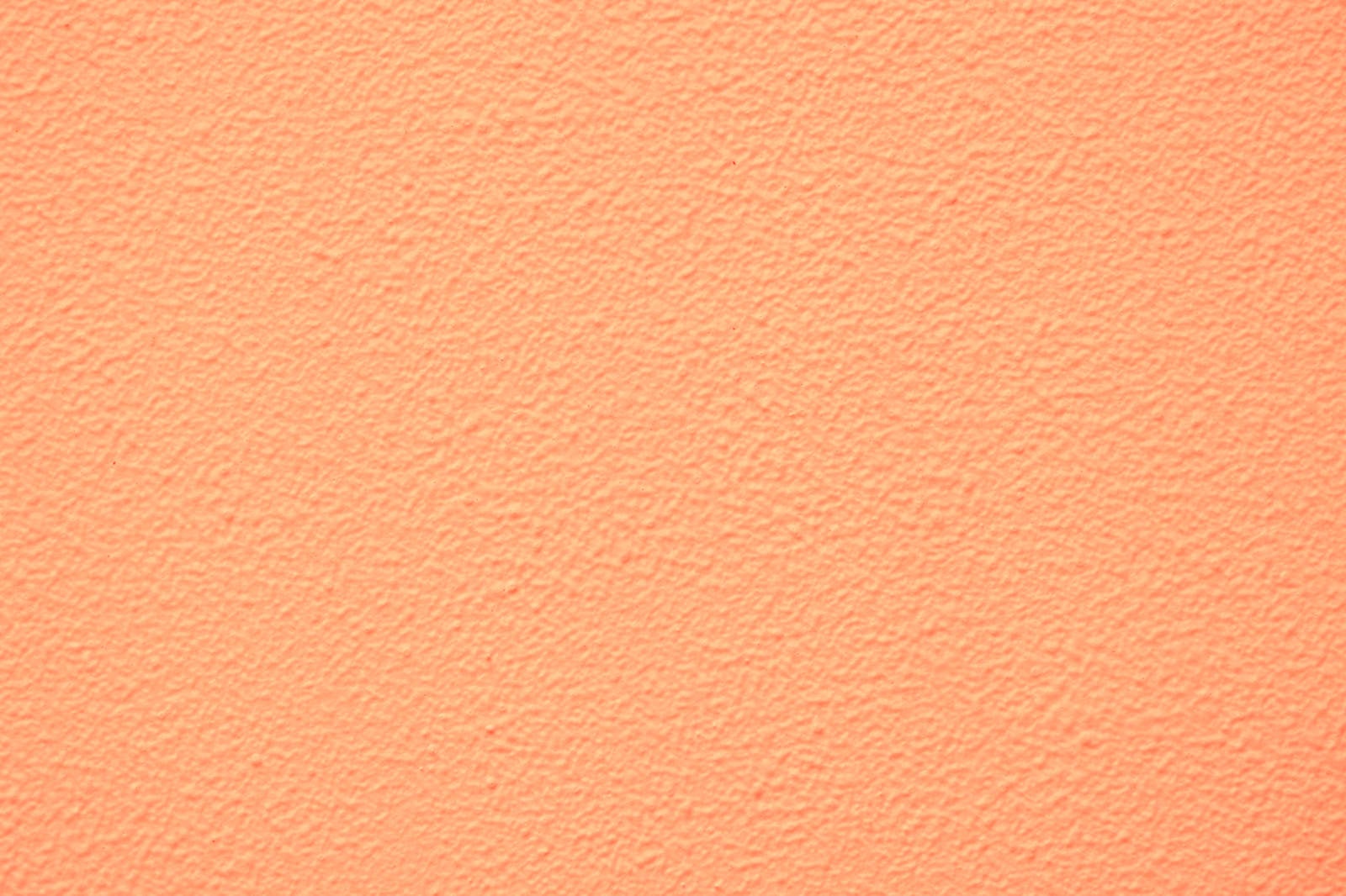 「淡いオレンジ色に塗装した外壁（テクスチャー）」の写真