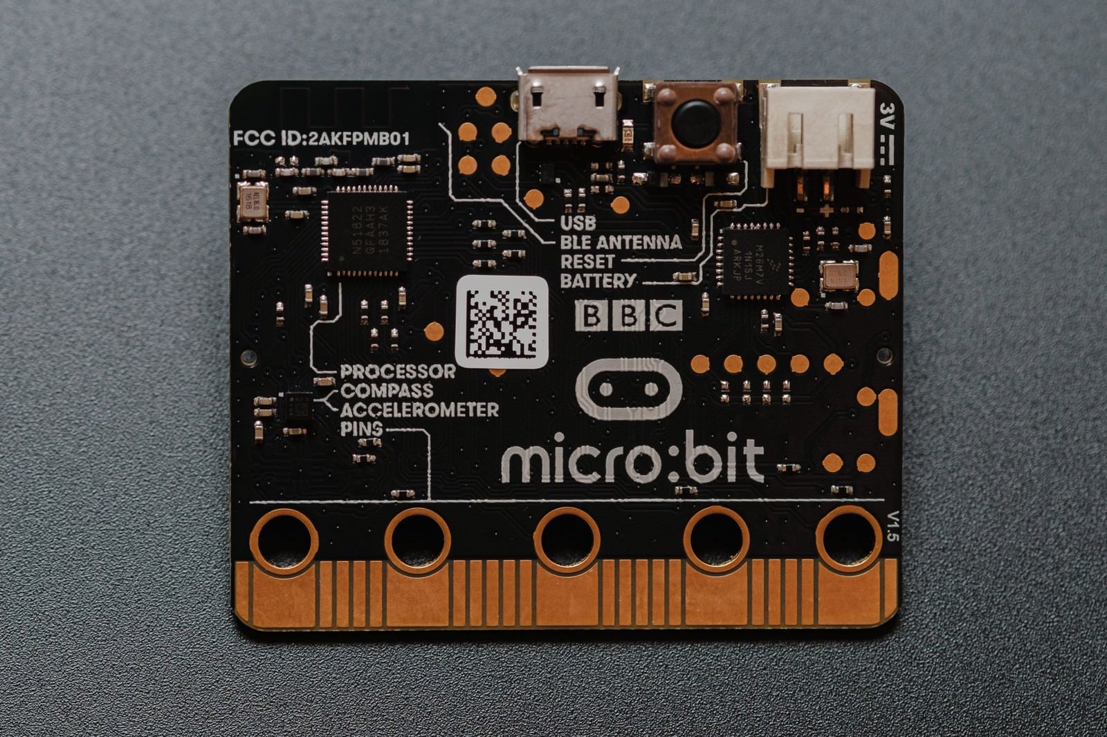 「micro bitの基板面」の写真