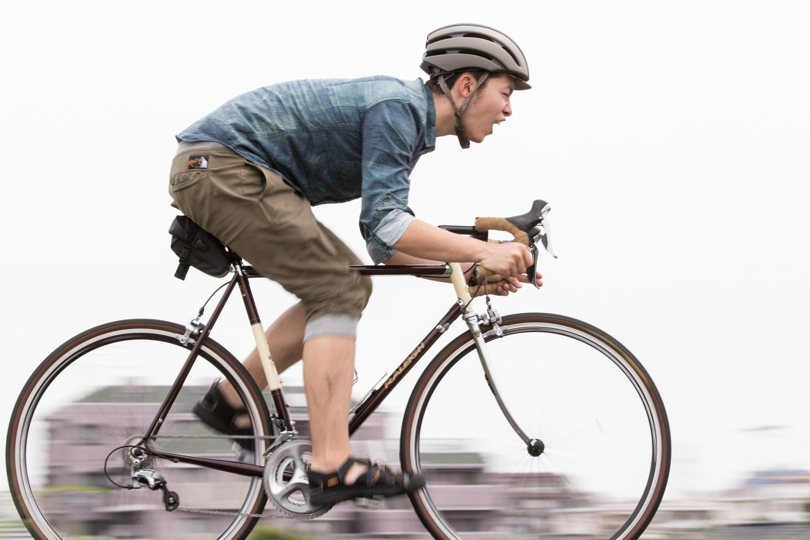 「４日で1000kmの合宿を終え、鍛え抜かれたスピードを披露する自転車男子」の写真［モデル：けんたさん］