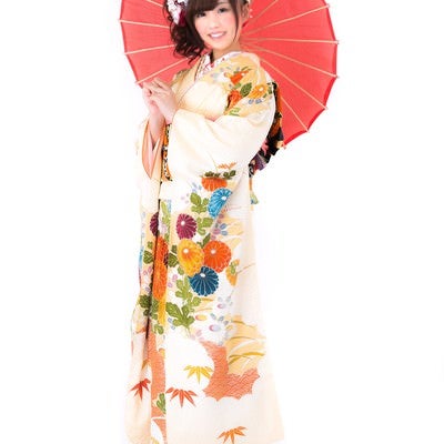番傘を持った着物の女性の写真
