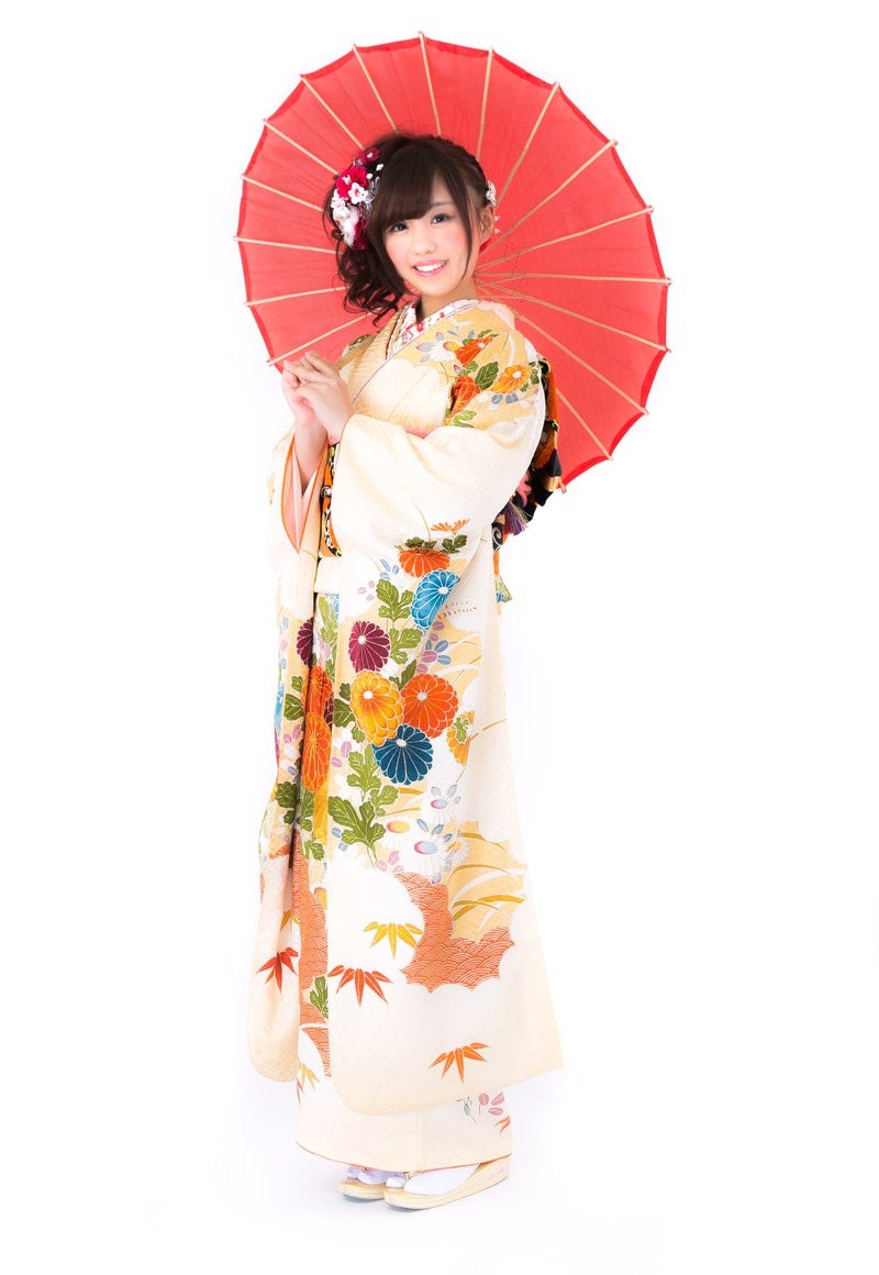 番傘を持った着物の女性の写真