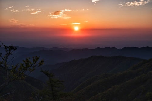 関東平野から昇る朝日の写真