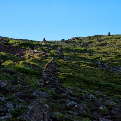 硫黄岳山頂付近に林立するケルン（八ヶ岳）の写真
