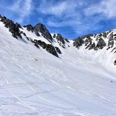 残雪の傾斜（千畳敷カール）の写真